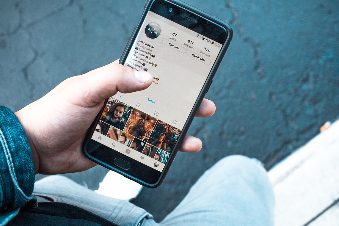 man social media marketing on instagram